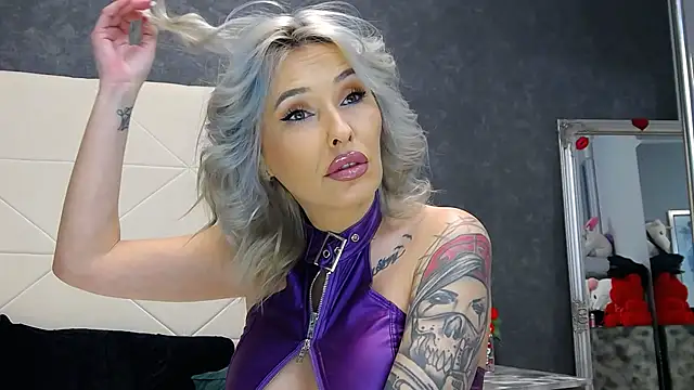 Snapshot of IssaSmith chatting on 02-11-26, 04:56 IssaSmith online show from 02-11-26, 04:56