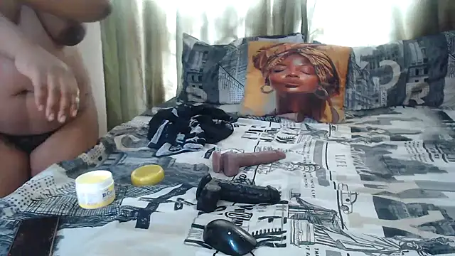 Snapshot of Foxybrownxx1 chatting on 10-21-25, 06:14 Foxybrownxx1 online show from 10-21-25, 06:14
