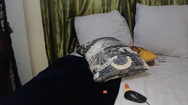 Foxybrownxx1 online show from 10-27-25, 01:42