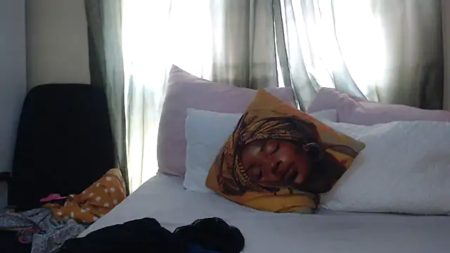 Foxybrownxx1 online show from 02-25-26, 06:56