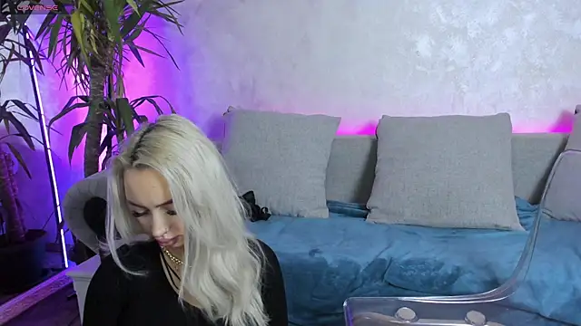 Snapshot of BambiAndAyline chatting on 02-05-25, 04:27 BambiAndAyline online show from 02-05-25, 04:27