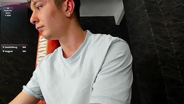 leonardsmith01 online show from 12-24-24, 04:33