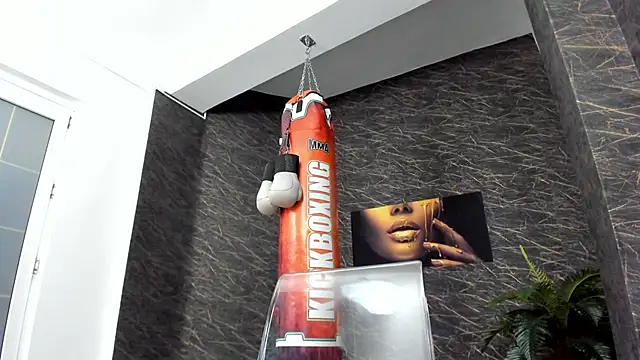 leonardsmith01 online show from 02-10-25, 08:42