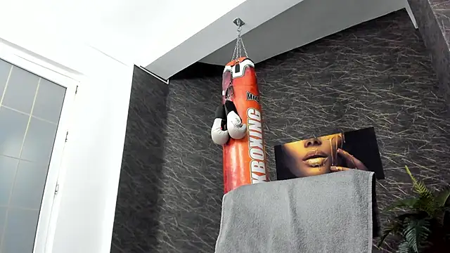 leonardsmith01 online show from 02-12-25, 11:30