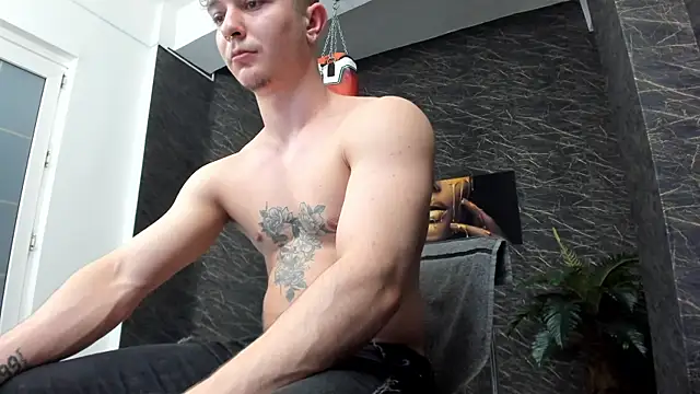 leonardsmith01 online show from 02-14-25, 03:11