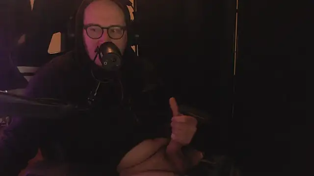 chicostick413 online show from 12-18-25, 01:50