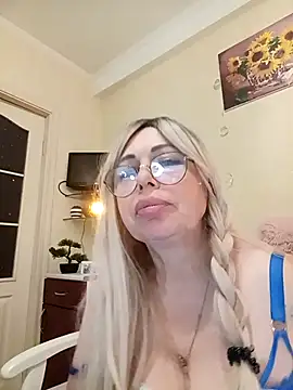 SusieNoreen online show from 10-09-25, 01:03