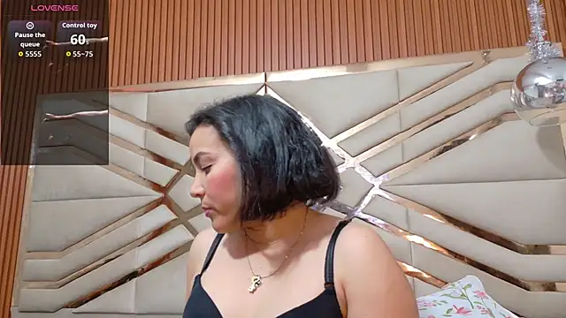 Sluttyandmature online show from 04-17-26, 12:52