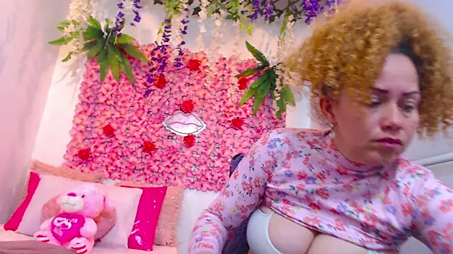 BLONDE SEXYHOT online show from 10-17-25, 05:26