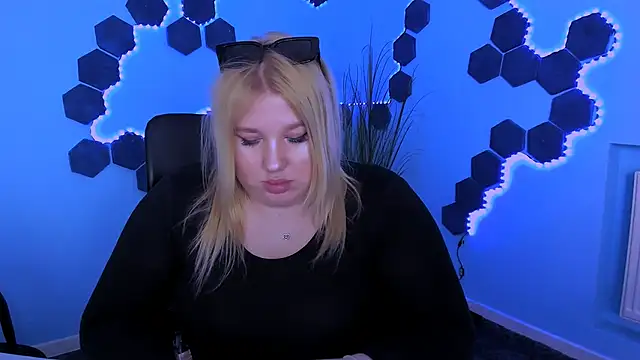 juli kisss online show from 04-24-26, 01:46