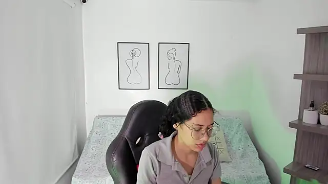 Snapshot of MAILYLOVE1 chatting on 12-14-24, 12:44 MAILYLOVE1 online show from 12-14-24, 12:44