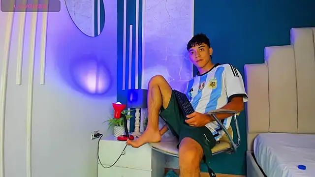 Austin Cardieff online show from 01-23-25, 03:37