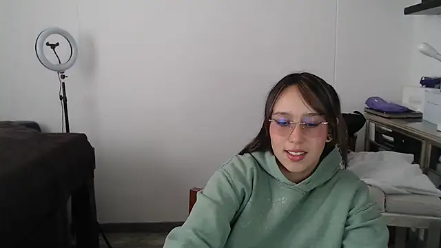 Skarlet Adams28 online show from 03-10-25, 07:29