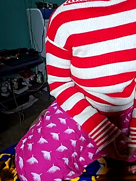 Snapshot of hotbaby_5 chatting on 01-08-25, 01:53 hotbaby 5 online show from 01-08-25, 01:53