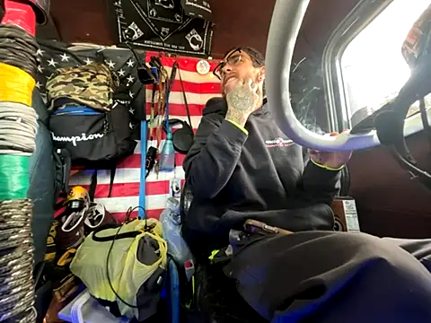 Snapshot of XMeF10 chatting on 12-01-25, 01:27 XMeF10 online show from 12-01-25, 01:27