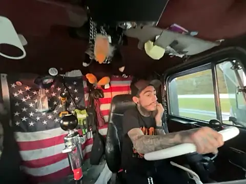 Snapshot of XMeF10 chatting on 03-27-26, 11:10 XMeF10 online show from 03-27-26, 11:10