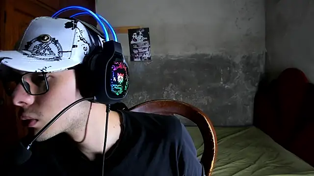 Snapshot of bruce_kane21 chatting on 11-05-25, 07:47 bruce kane21 online show from 11-05-25, 07:47