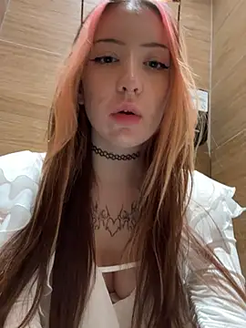 Snapshot of SweetieMollyy chatting on 03-19-25, 02:13 SweetieMollyy online show from 03-19-25, 02:13