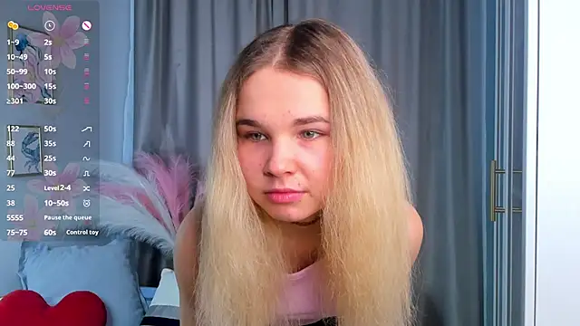 OdetteHarwick online show from 10-22-25, 08:03