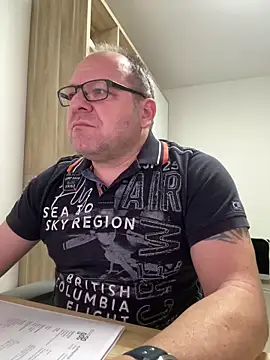 coupleLatinaLovers online show from 02-06-26, 06:29