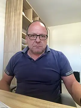 coupleLatinaLovers online show from 04-22-26, 10:06