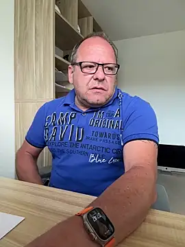 coupleLatinaLovers online show from 05-27-26, 05:48