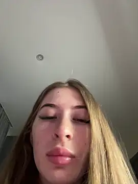 Snapshot of your_girl_next_door chatting on 01-11-25, 12:29 your girl next door online show from 01-11-25, 12:29