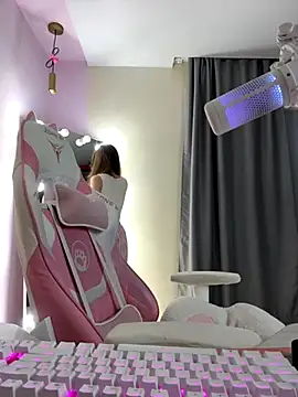 Snapshot of your_girl_next_door chatting on 10-12-25, 01:43 your girl next door online show from 10-12-25, 01:43