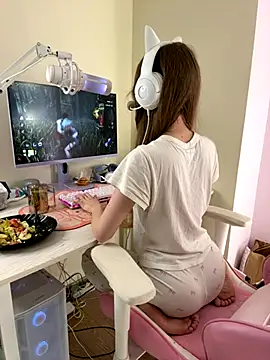 Snapshot of your_girl_next_door chatting on 10-30-25, 01:45 your girl next door online show from 10-30-25, 01:45