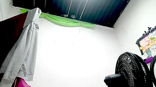 PetiteIvoryQueen19 online show from 11-11-25, 04:34