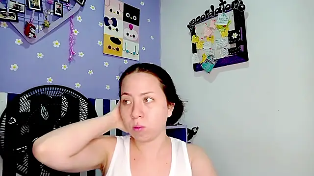 Snapshot of PetiteIvoryQueen19 chatting on 06-07-26, 05:22 PetiteIvoryQueen19 online show from 06-07-26, 05:22