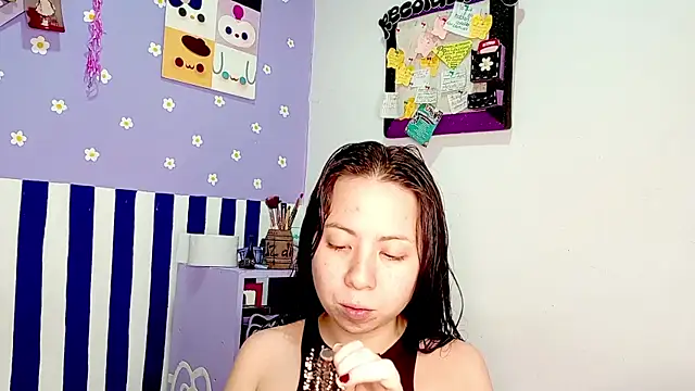 Snapshot of PetiteIvoryQueen19 chatting on 06-24-26, 04:55 PetiteIvoryQueen19 online show from 06-24-26, 04:55