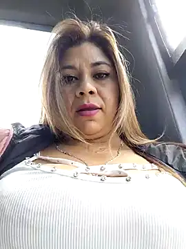 Laura-Hernandez online show from 11-08-25, 03:23