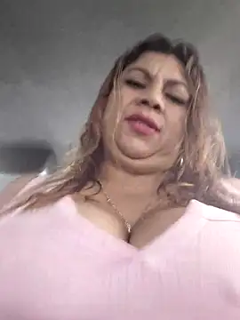 Laura-Hernandez online show from 12-21-25, 02:57