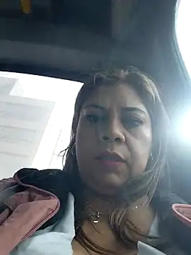 Snapshot of Laura-Hernandez chatting on 06-06-26, 01:38 Laura-Hernandez online show from 06-06-26, 01:38