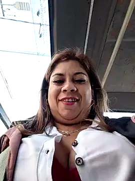 Snapshot of Laura-Hernandez chatting on 06-12-26, 02:05 Laura-Hernandez online show from 06-12-26, 02:05