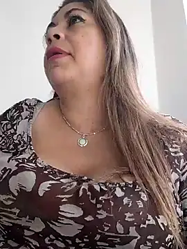 Snapshot of Laura-Hernandez chatting on 07-17-26, 09:19 Laura-Hernandez online show from 07-17-26, 09:19