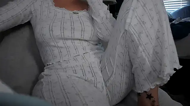 bigb00tyjudyyX online show from 11-19-25, 03:56