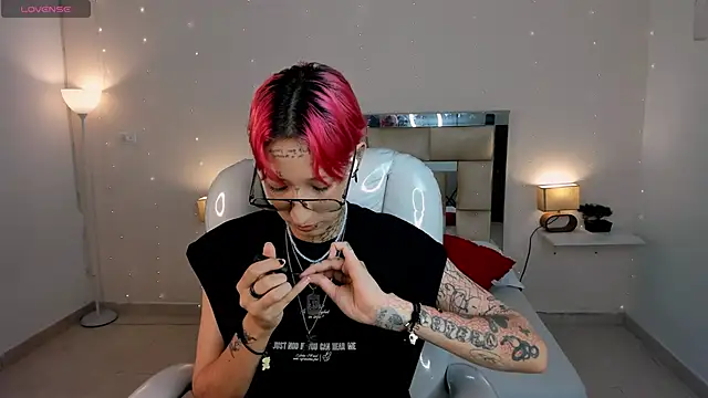 ravengreen  online show from 01-28-25, 07:42