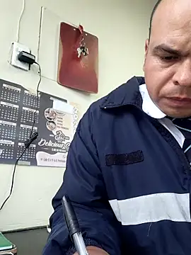 Snapshot of Camilo-31RI chatting on 05-29-26, 10:57 Camilo-31RI online show from 05-29-26, 10:57