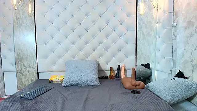 VALENTINA3x online show from 02-22-26, 02:45