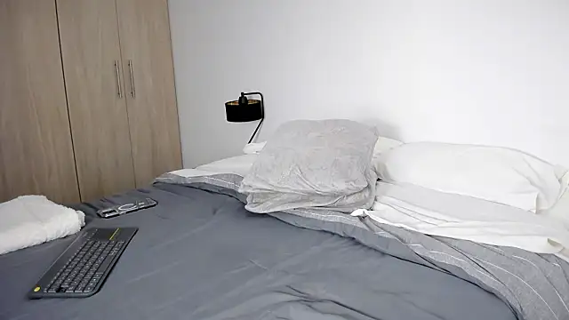 Snapshot of Bella_rossinii_ chatting on 02-27-26, 02:00 Bella rossinii online show from 02-27-26, 02:00