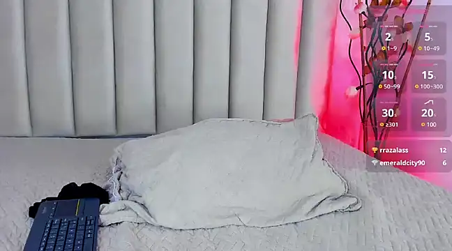 Snapshot of franchescamm chatting on 02-13-25, 11:04 franchescamm online show from 02-13-25, 11:04