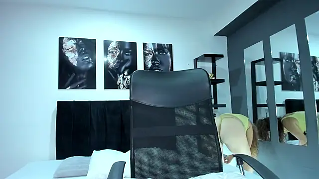 Mia fooxx  online show from 11-12-25, 07:35