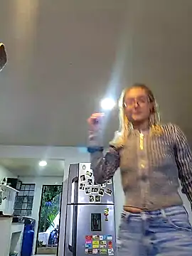 Snapshot of 911Calling chatting on 12-16-24, 10:03 911Calling online show from 12-16-24, 10:03