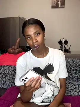 Queen-Boobylicious online show from 10-20-25, 07:36