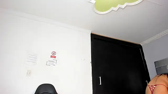 Snapshot of La_Perversa69 chatting on 11-23-25, 07:02 La Perversa69 online show from 11-23-25, 07:02