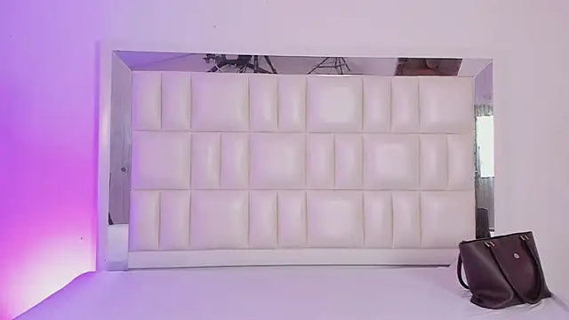 Snapshot of Alhana_pulido chatting on 01-18-25, 09:02 Alhana pulido online show from 01-18-25, 09:02