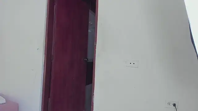 Snapshot of Alhana_pulido chatting on 03-15-25, 09:27 Alhana pulido online show from 03-15-25, 09:27