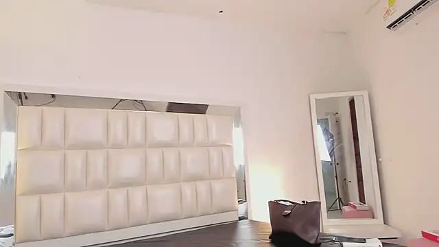 Snapshot of Alhana_pulido chatting on 03-18-25, 05:53 Alhana pulido online show from 03-18-25, 05:53